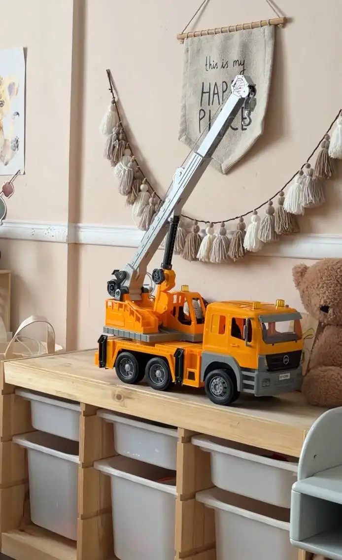 Продажа грузовика-крана - Игрушки в Калининград