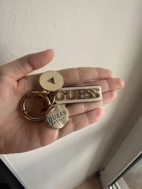Брелок Guess оригинальный - частное объявление в Калининград