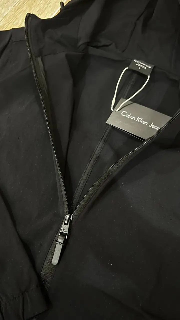 Продам костюм Calvin Klein - Костюмы (Одежда) в Калининград