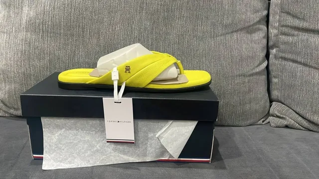 Продам шлепки Tommy Hilfiger - Куртки в Калининград