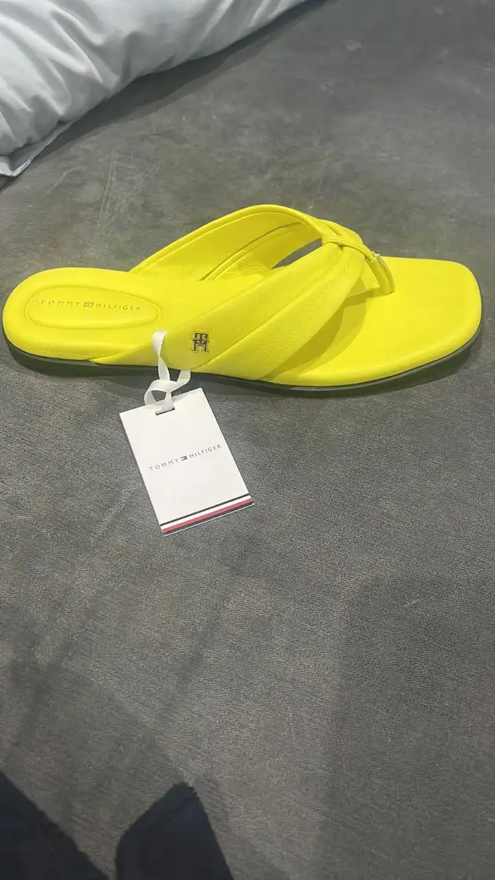 Продам шлепки Tommy Hilfiger - Обувь (Одежда) в Калининград