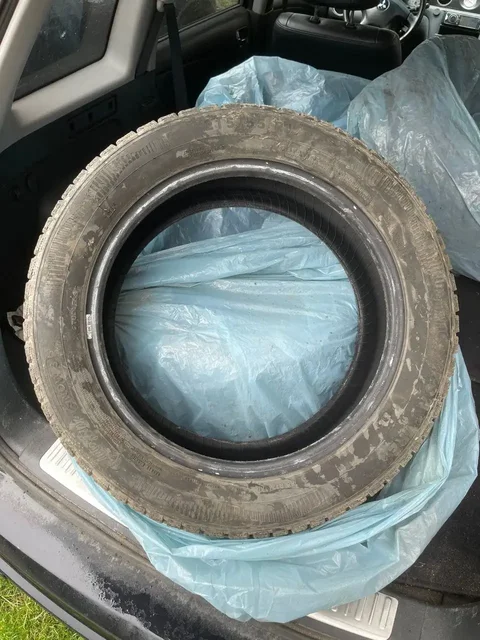 Продам зимние шины липучка - Запчасти в Калининград