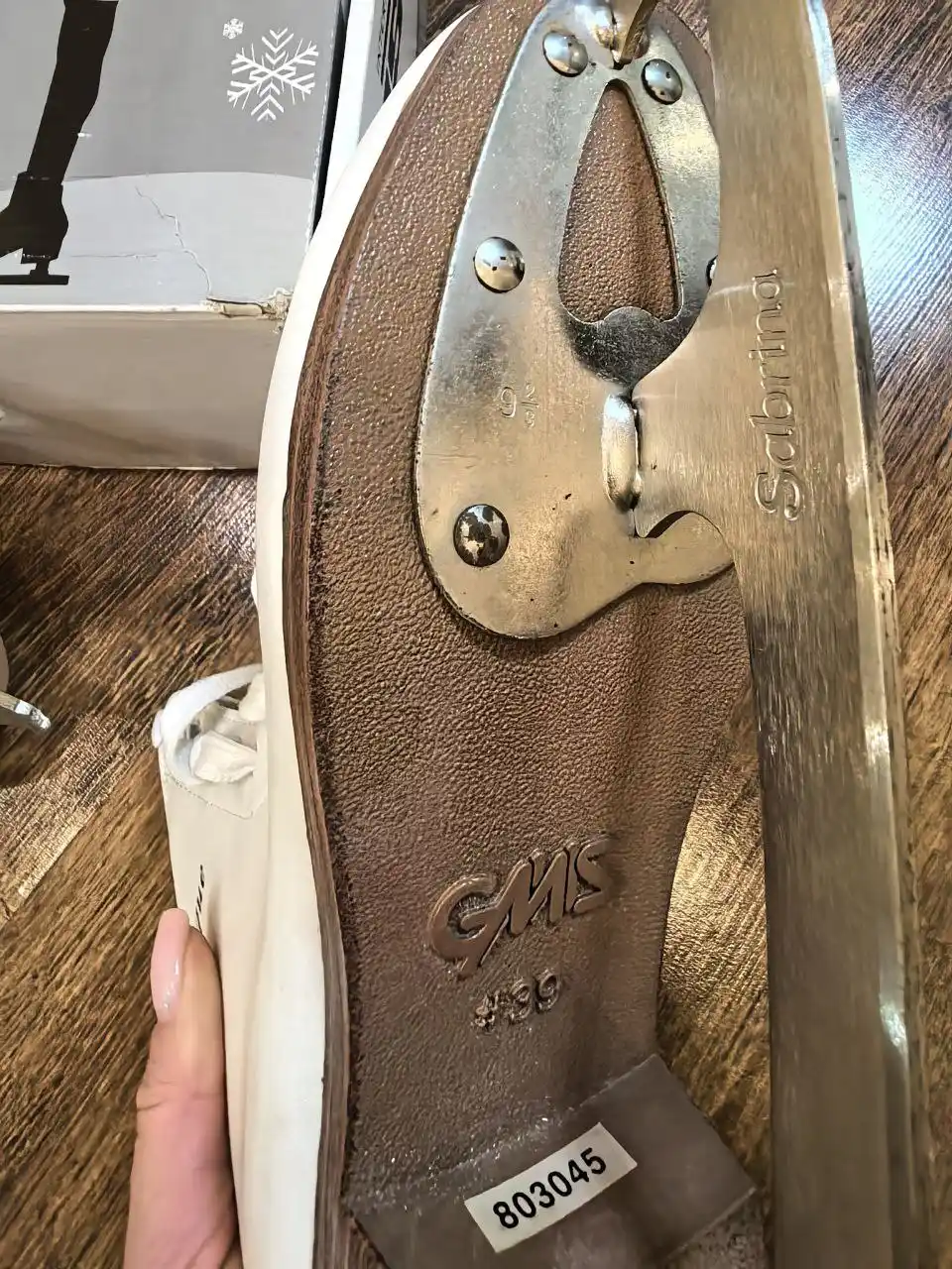 Коньки фигурные женские