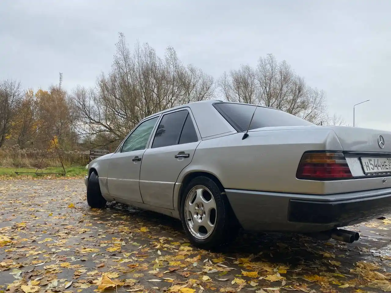 Продается Mercedes 124/2.3 объем 1991 года