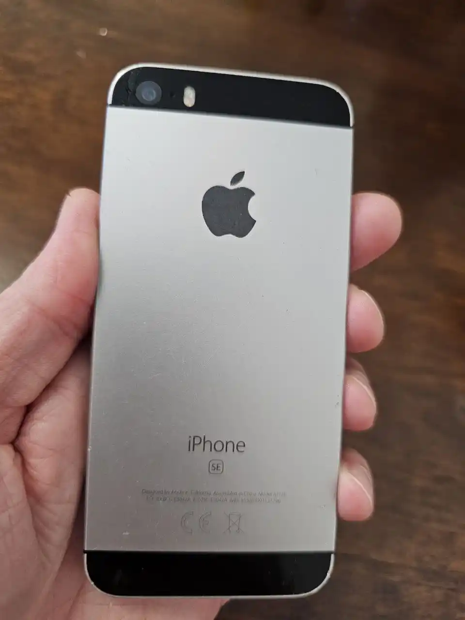 Продажа Apple iPhone SE и Samsung Galaxy S9 Plus