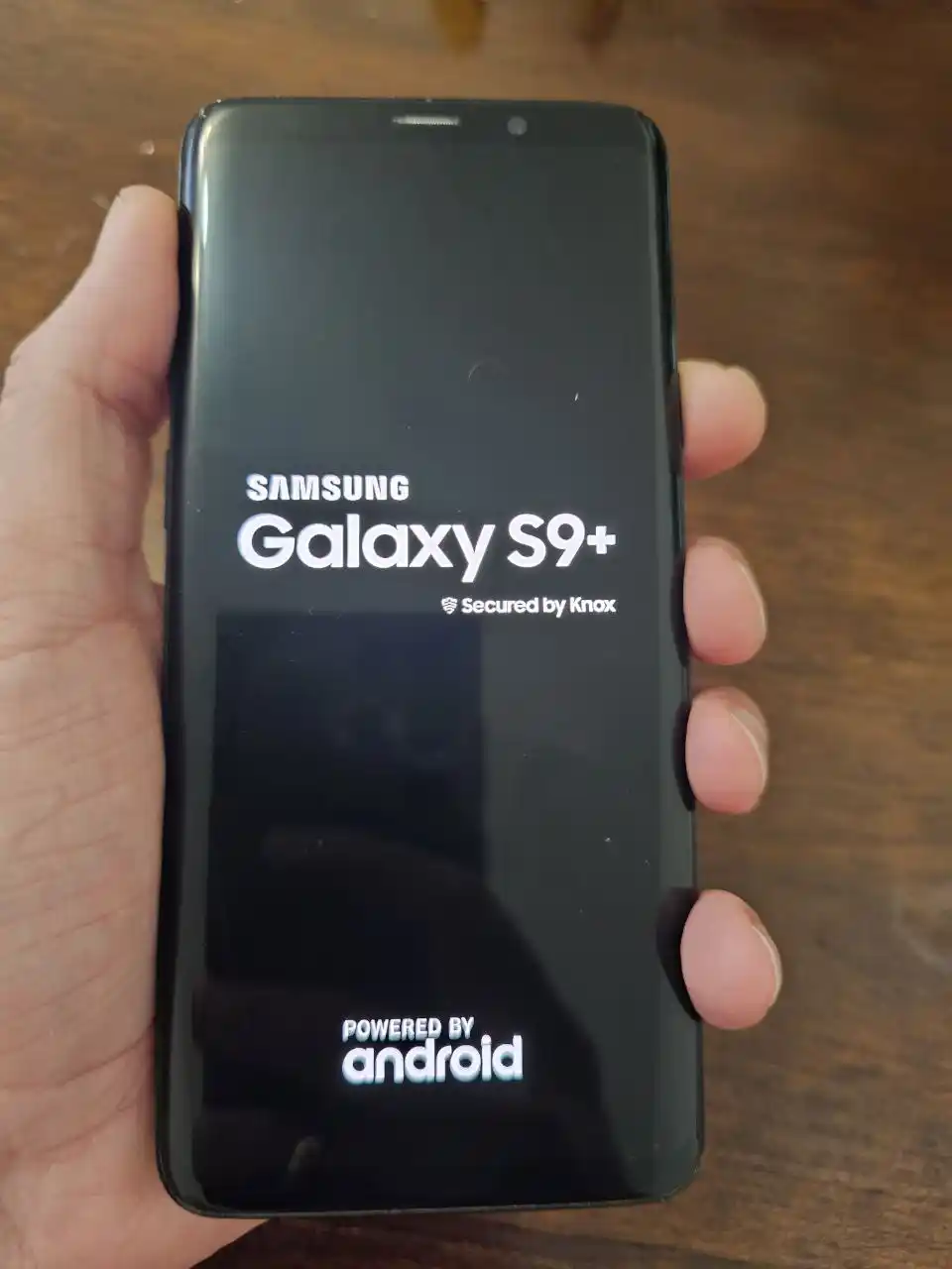Продажа Apple iPhone SE и Samsung Galaxy S9 Plus