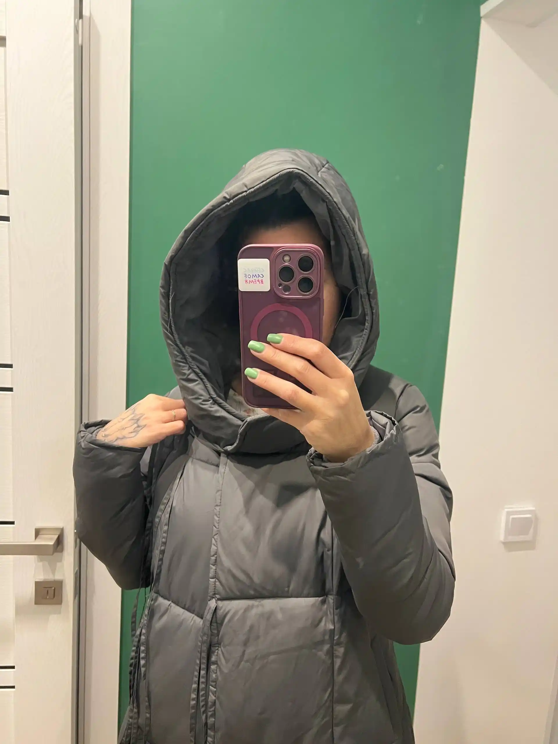 Пуховик теплый с капюшоном