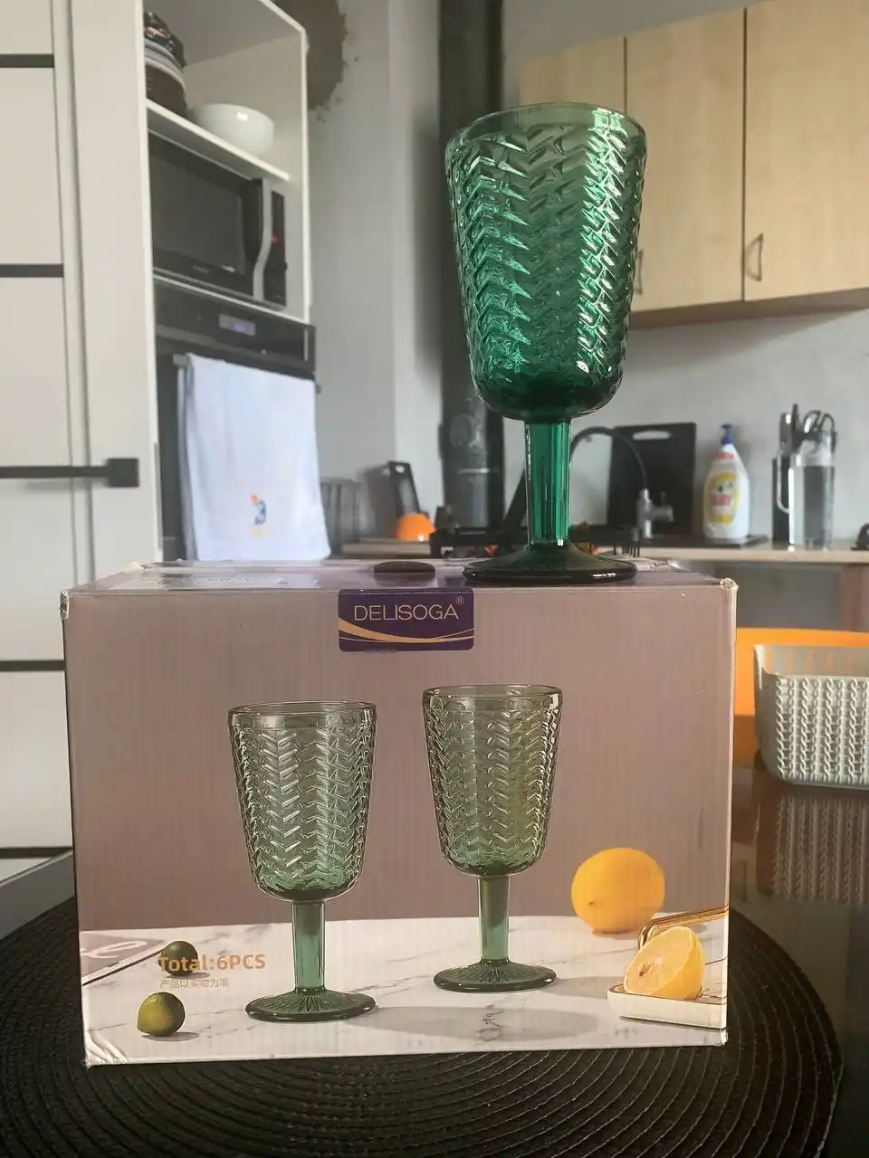 Новый набор ярких зелёных бокалов