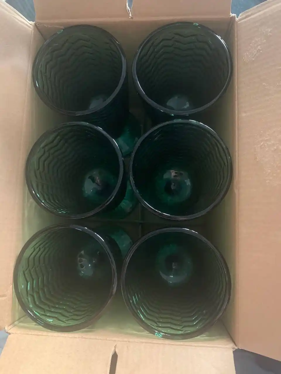 Новый набор ярких зелёных бокалов
