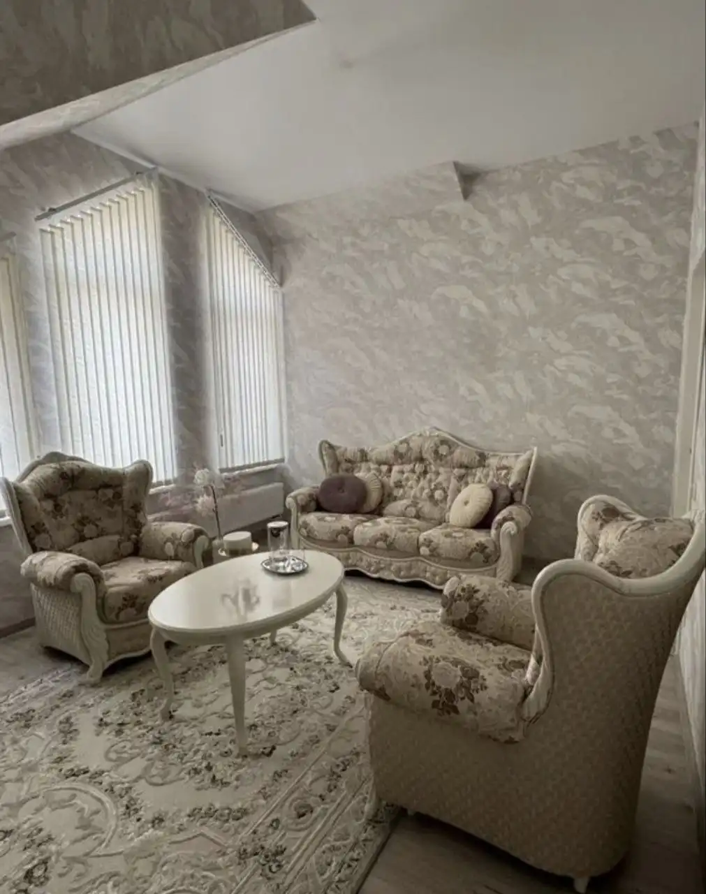 Продаётся комплект мягкой мебели