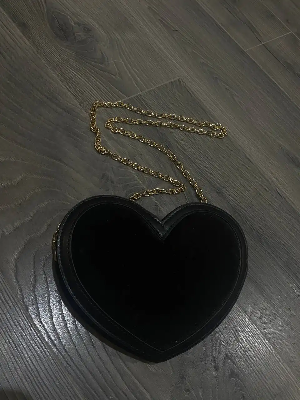 Сумка черная в виде сердца