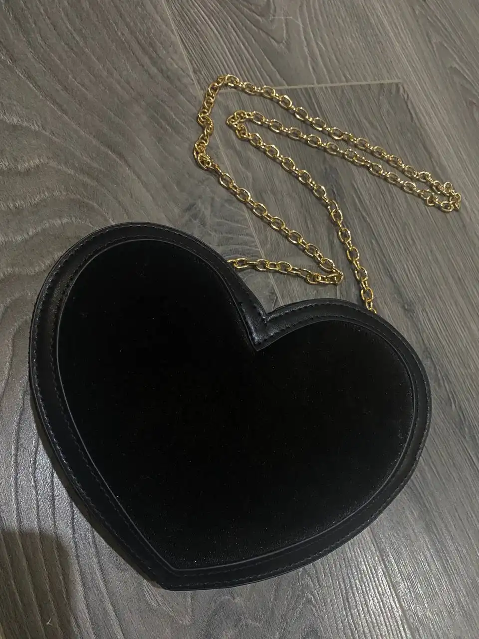 Сумка черная в виде сердца