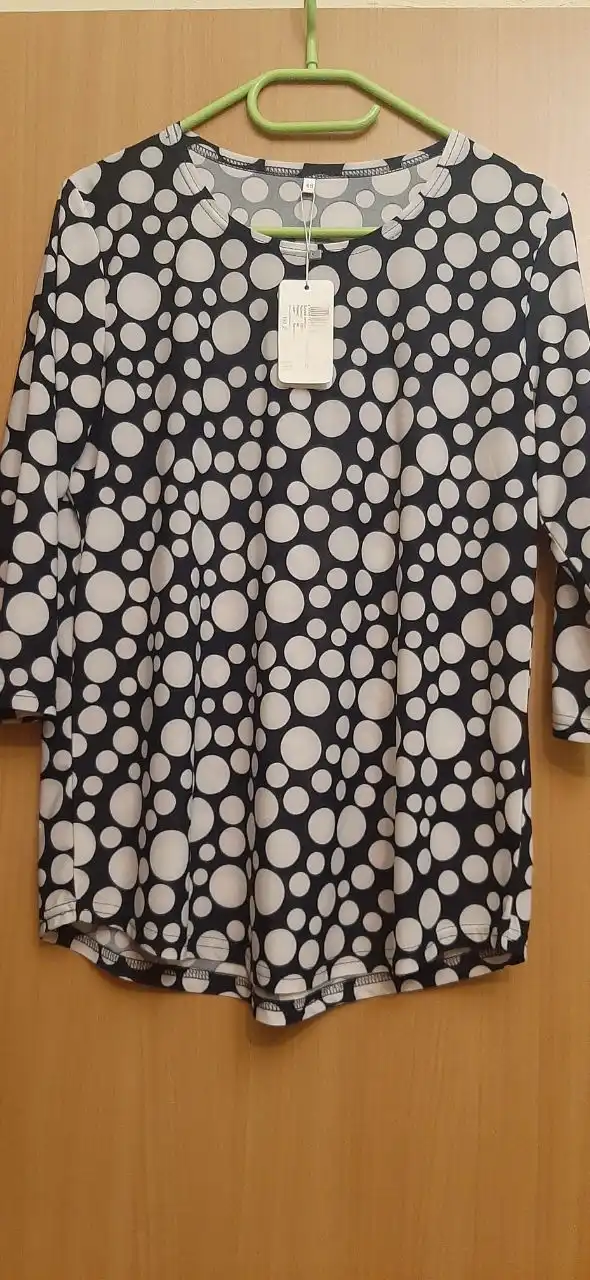 Женская одежда: платья, блузки, кофточки