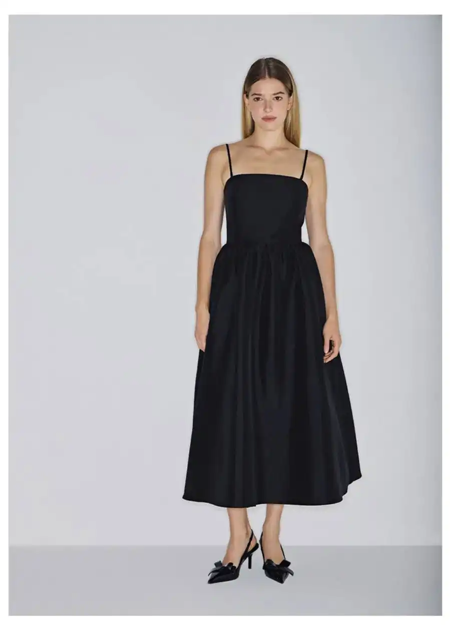 Ботильоны Vilet и черное вечернее платье