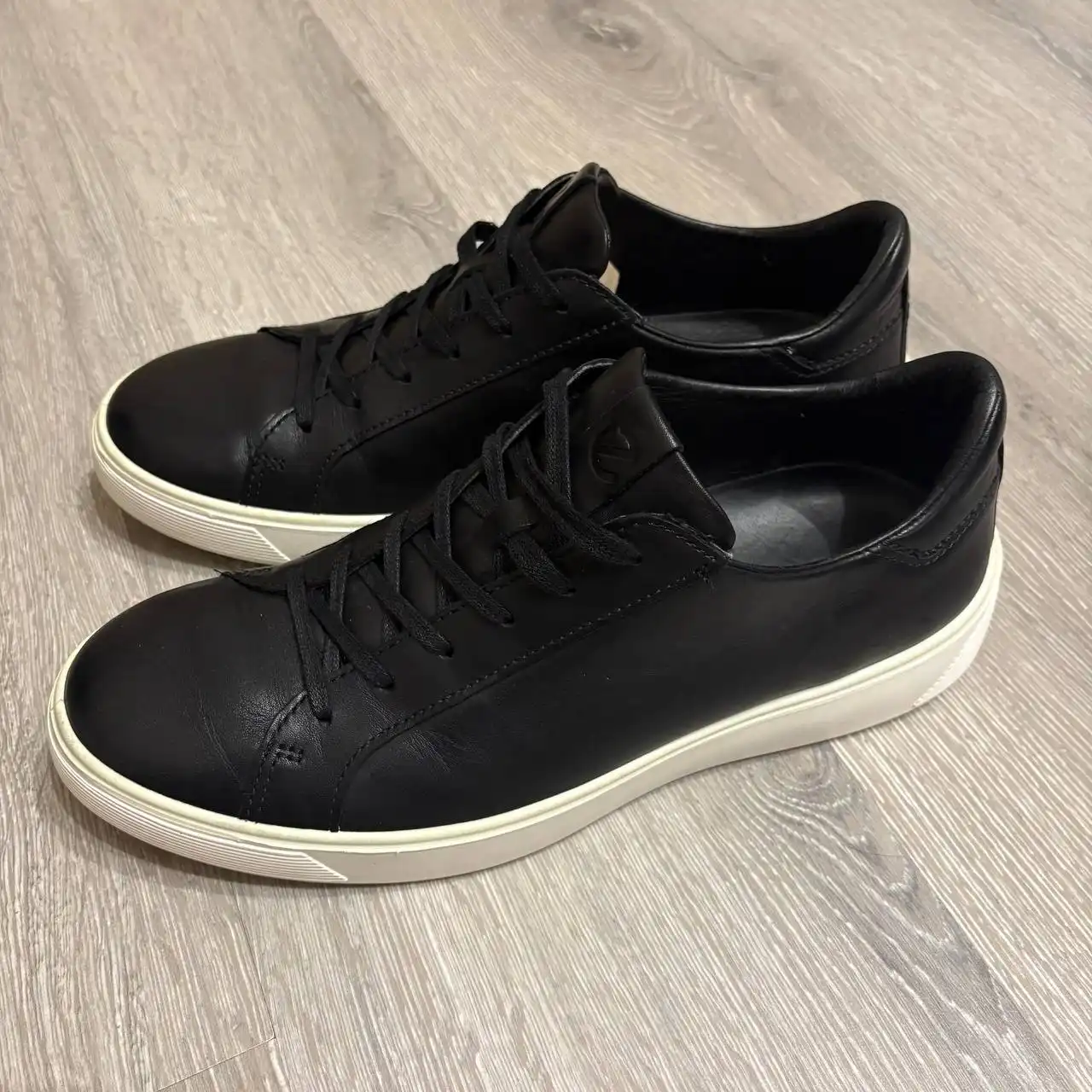 Кожаные кеды Ecco Street tray M размер 43