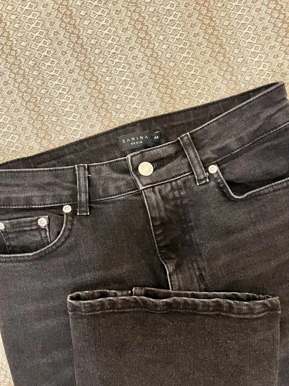 Продам джинсы Zarina 44 размер