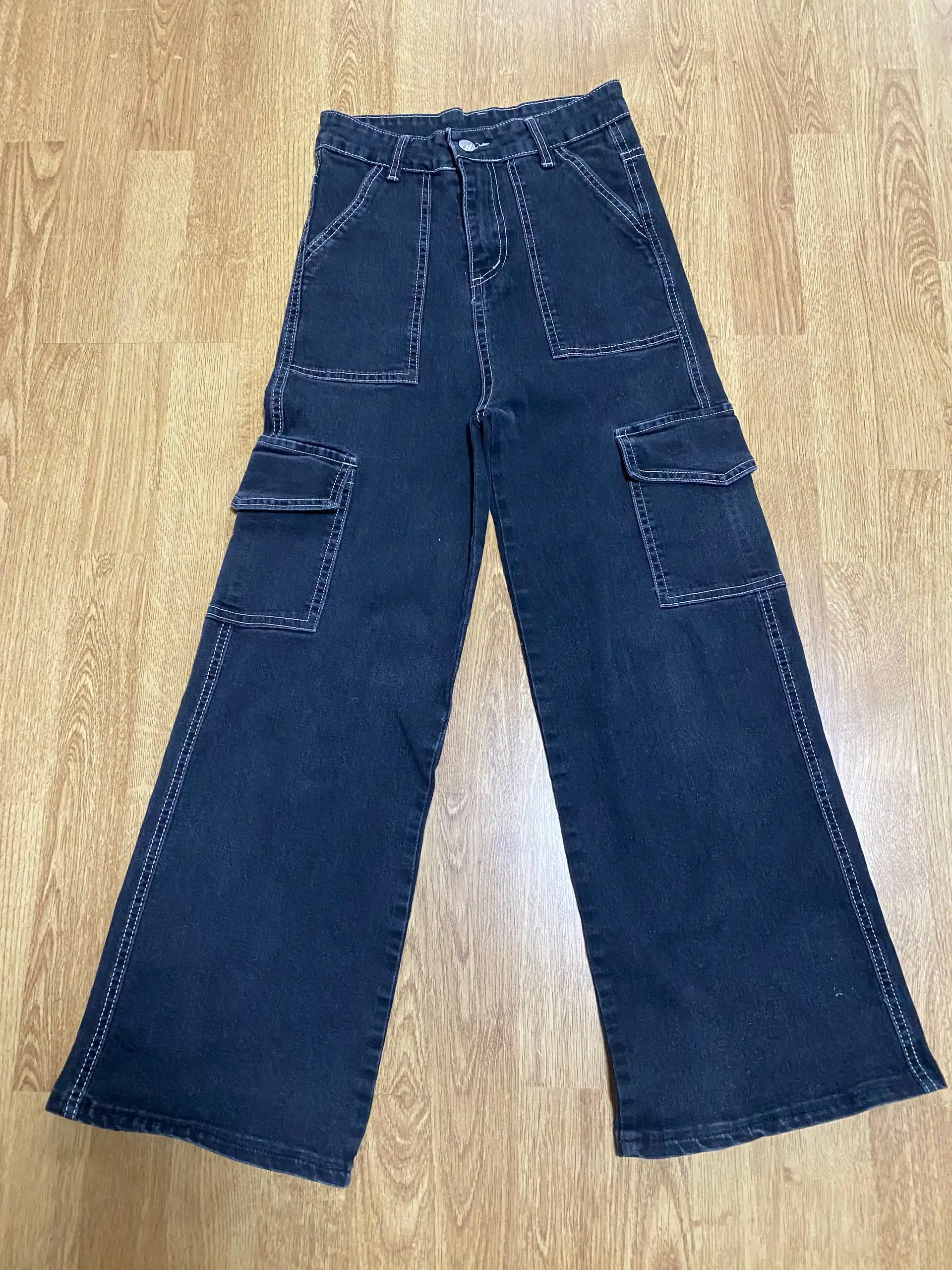 Женские джинсы Zara и мужской военный ремень