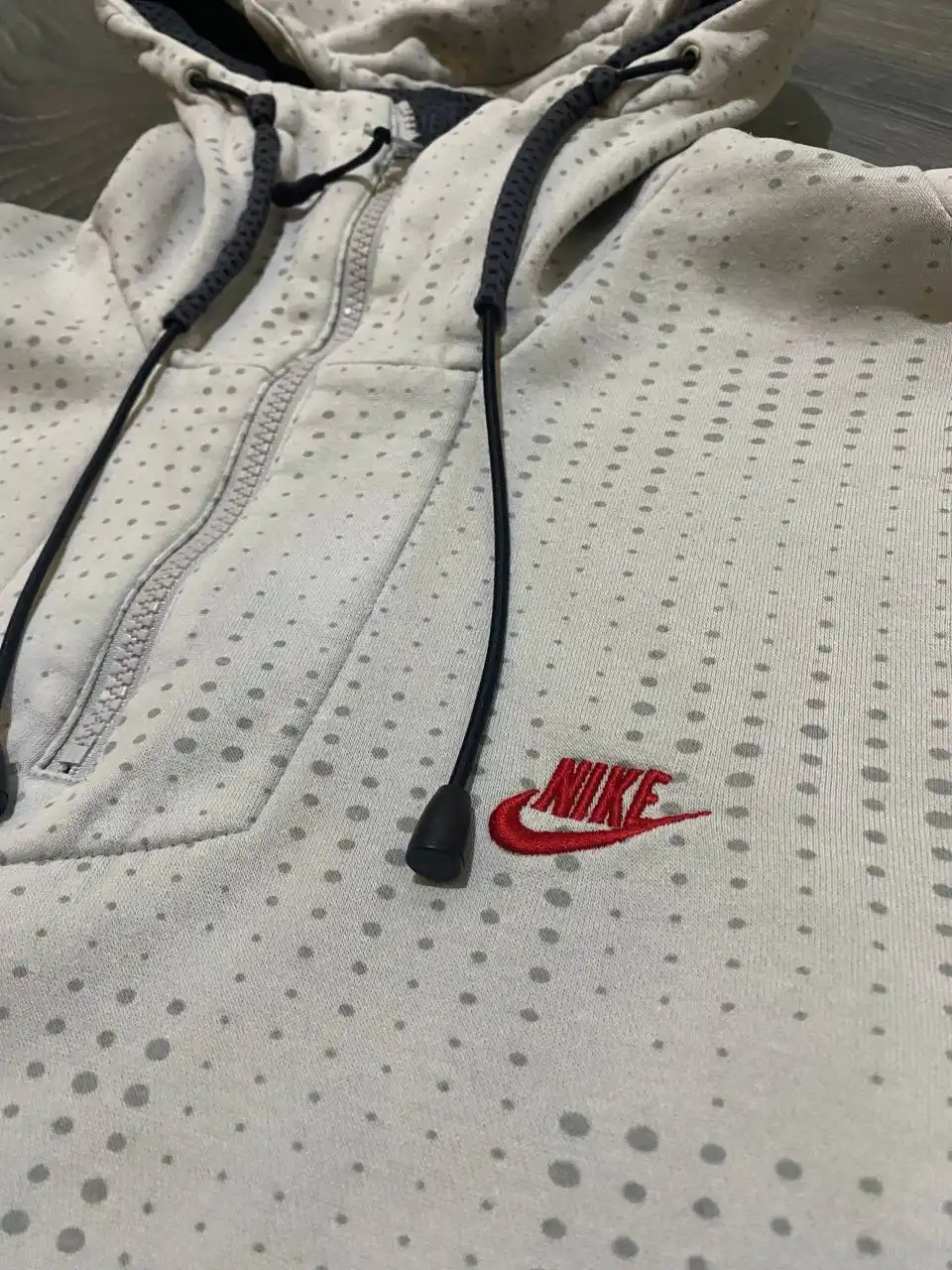 Толстовка Nike Sportswear XL светлая с перфорацией