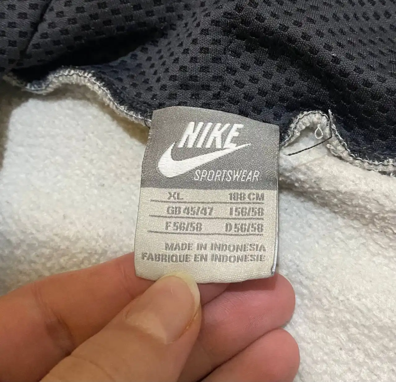 Толстовка Nike Sportswear XL светлая с перфорацией