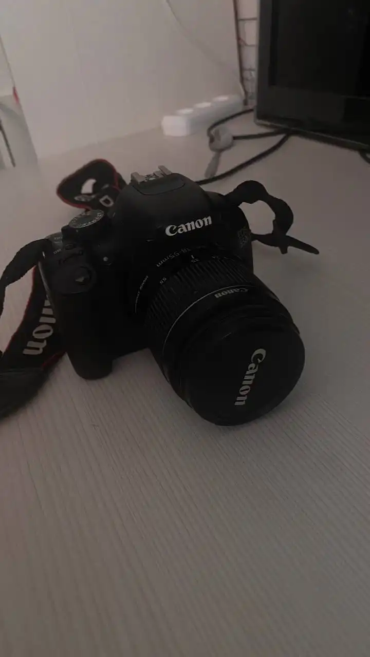 Продам зеркалку почти новый