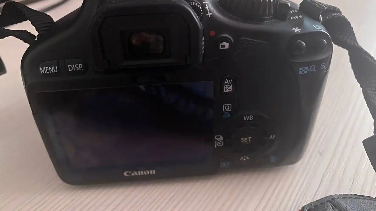 Продам зеркалку почти новый