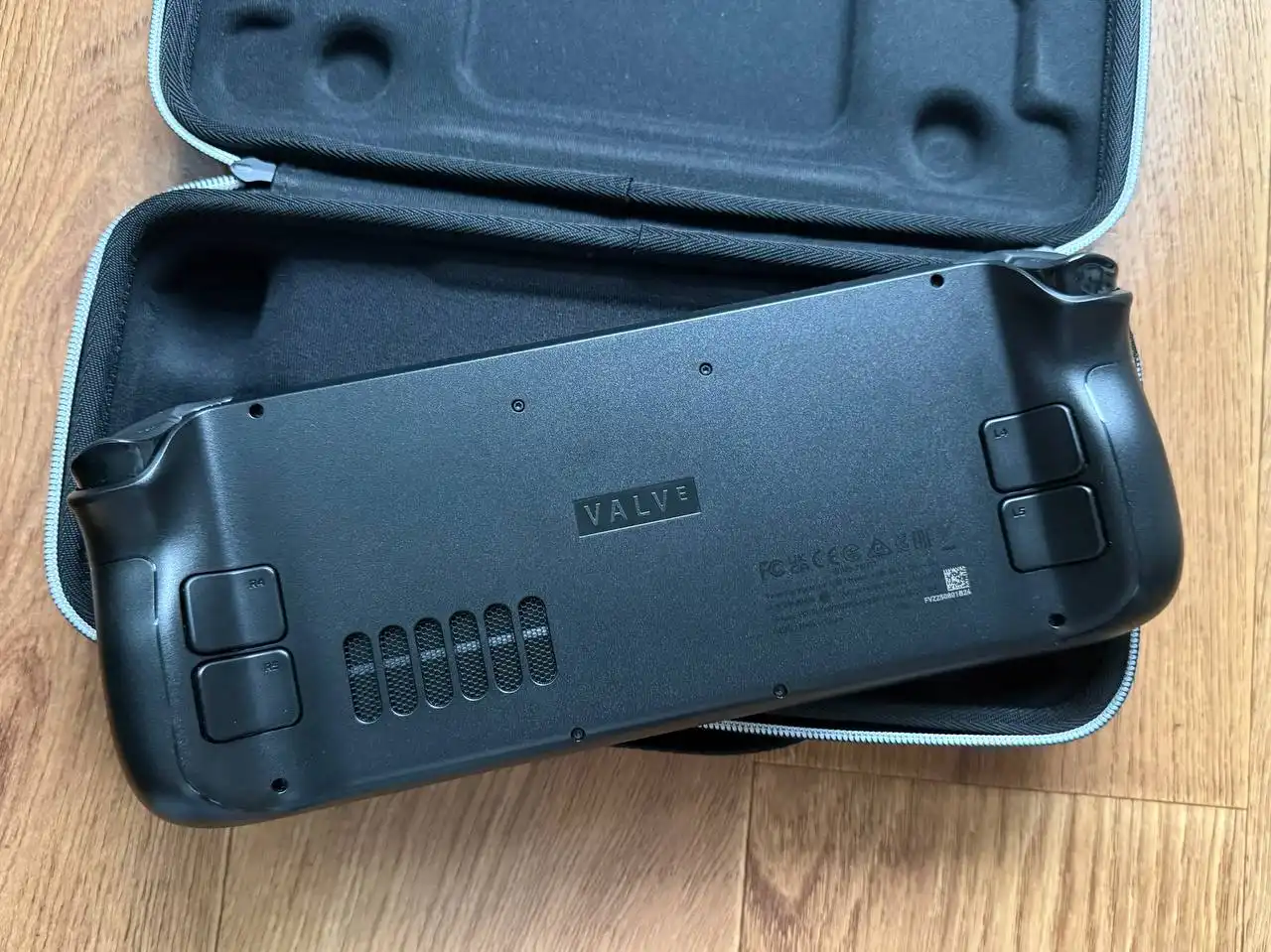 Steam Deck OLED 512 ГБ в идеальном состоянии