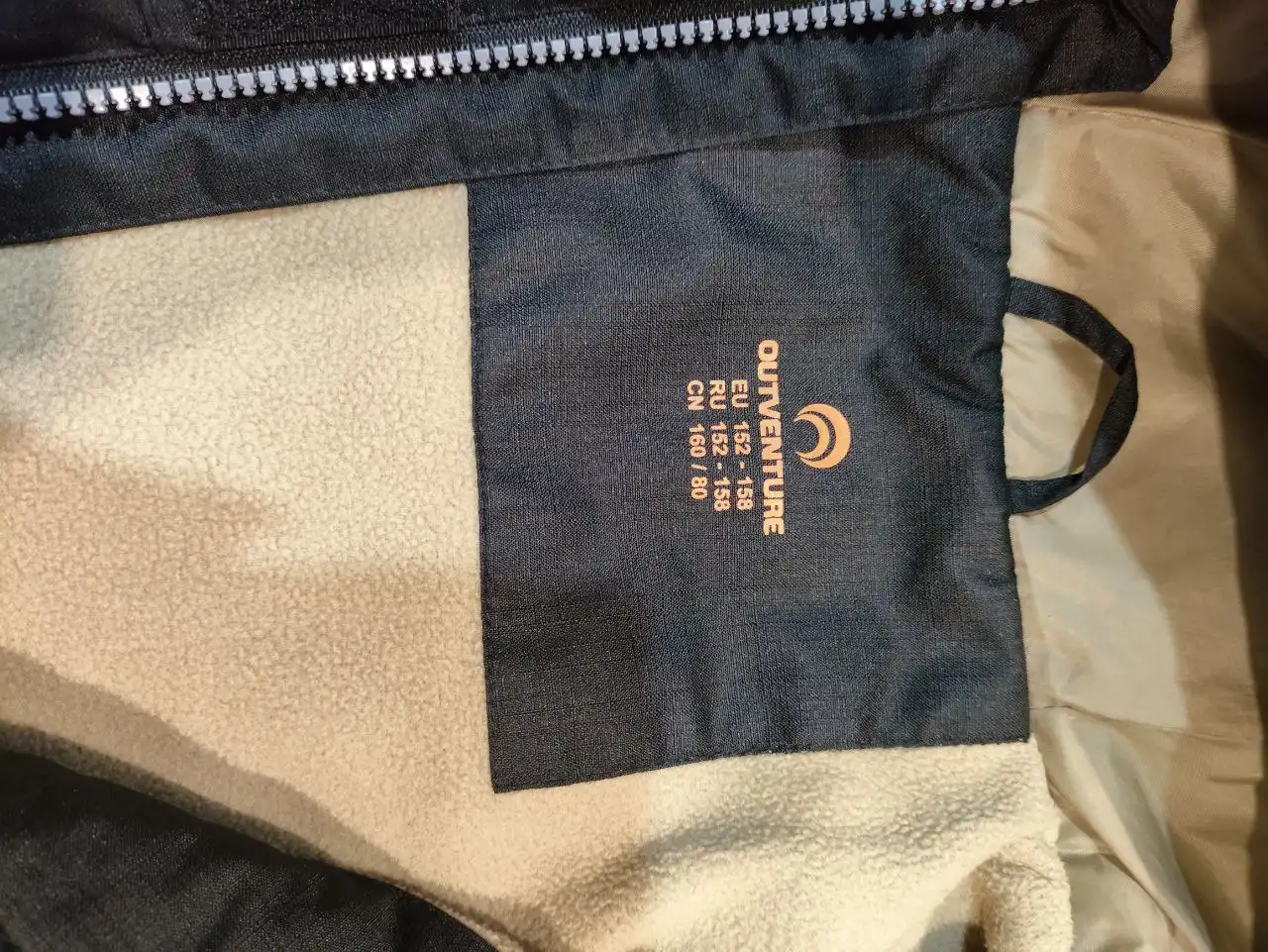 Стильная парка для мальчика Outventure черного цвета с ветровкой