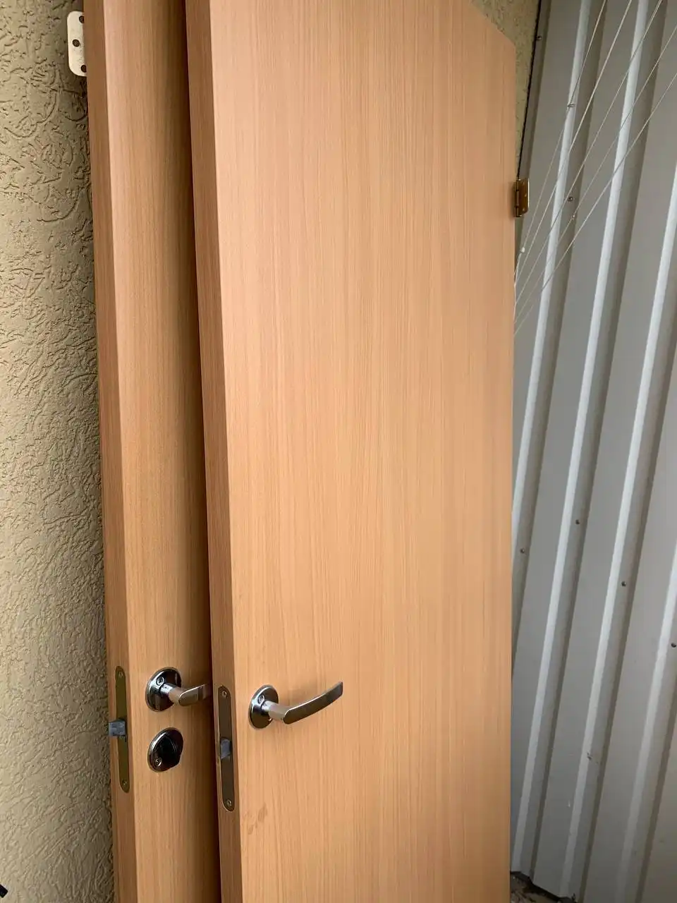 Отдам 3 полотна двери