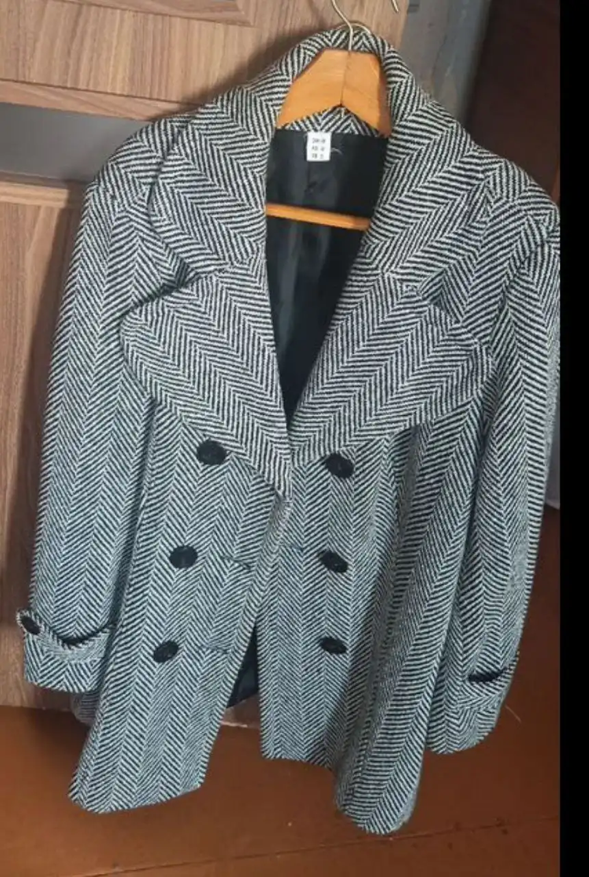 Продам женское полупальто 48 размера