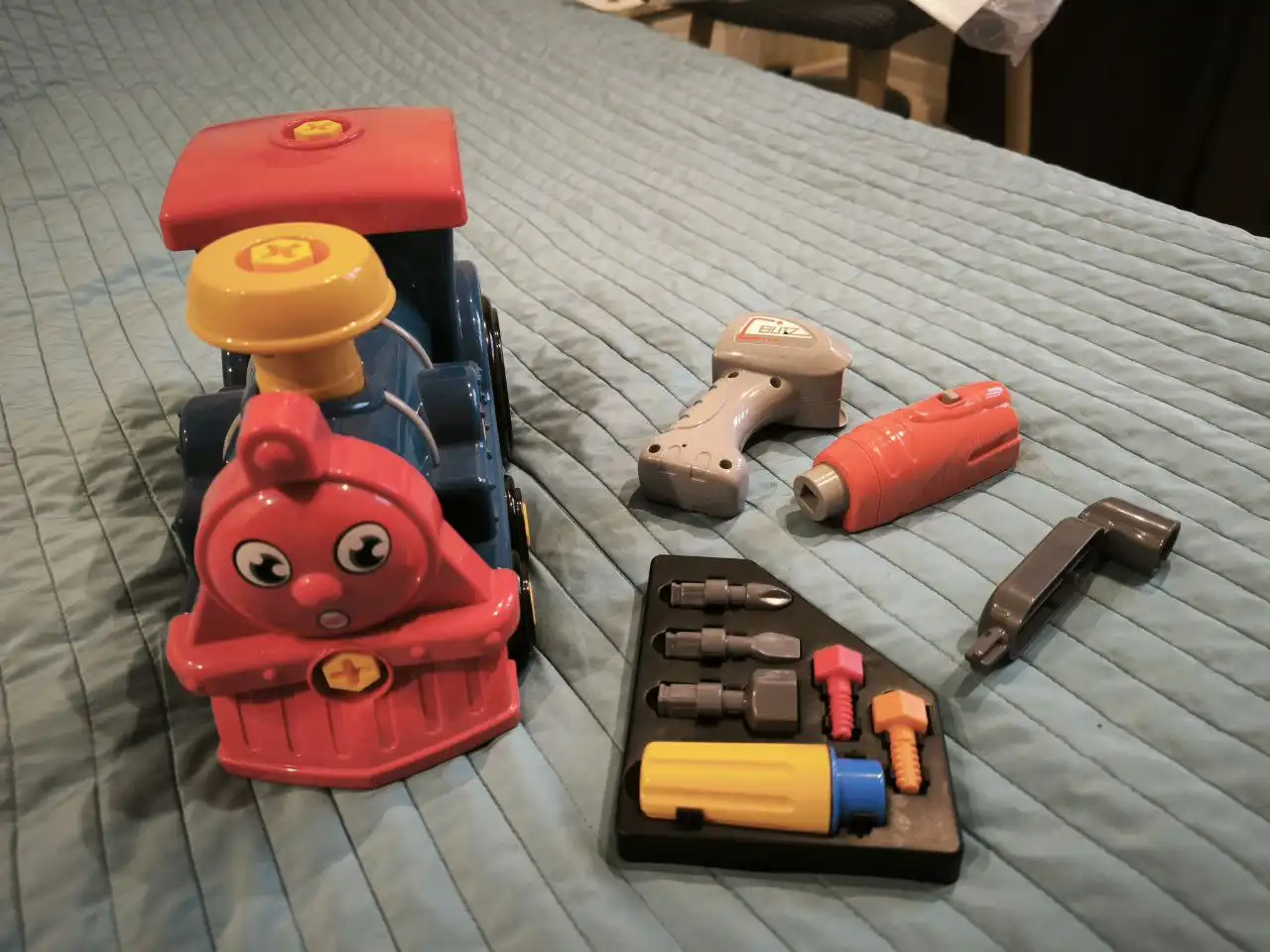 Паровозик в состоянии нового с полным комплектом