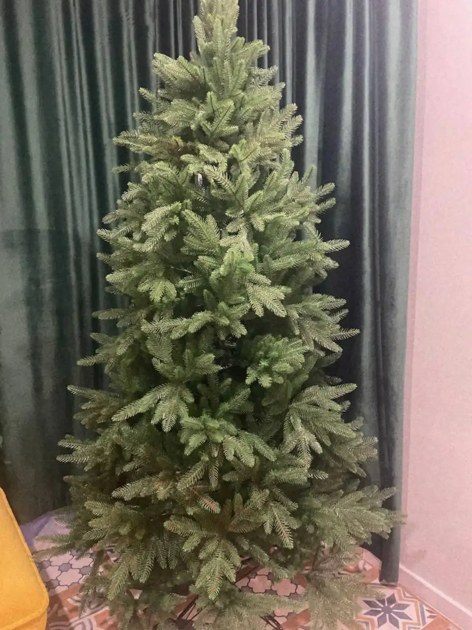 Продажа искусственной елки 210 см