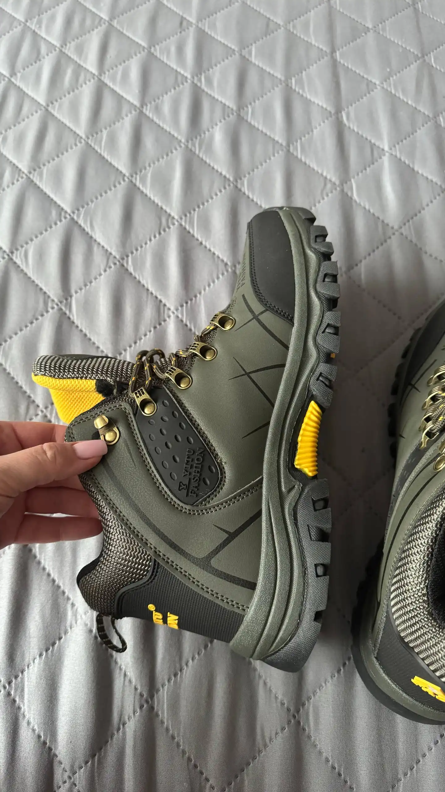 Мужские ботинки теплые новые размер 42