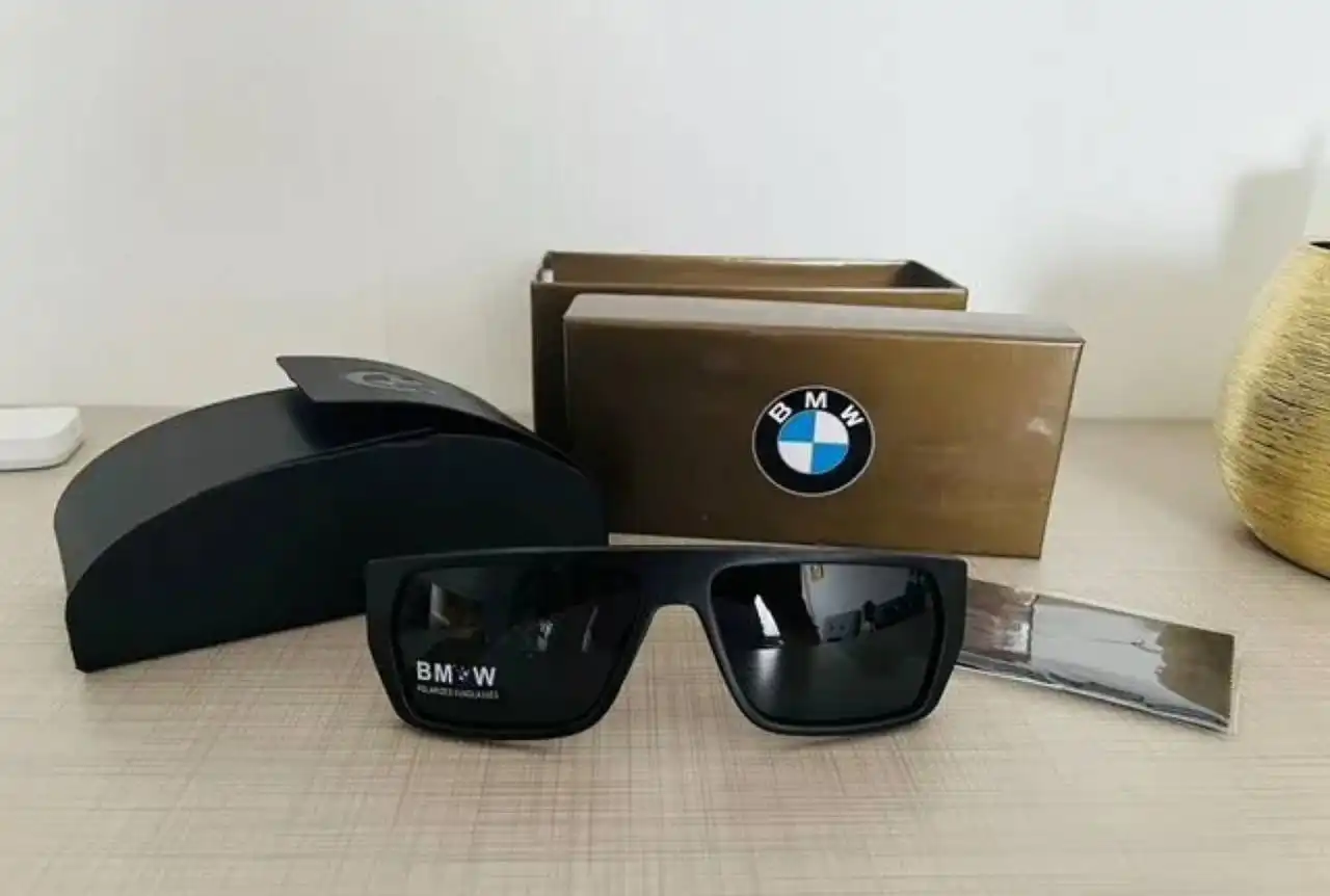 Новые товары, лежат без дела