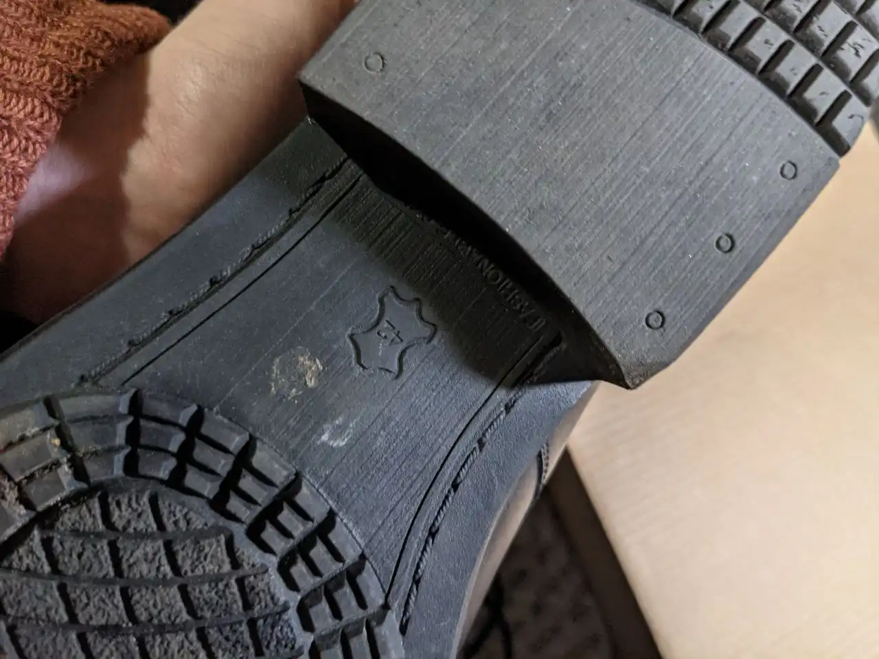 Продам мужские туфли размер 42