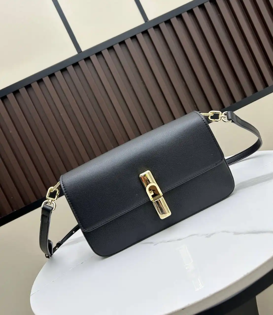 Продам женские сумочки из натуральной кожи и замши