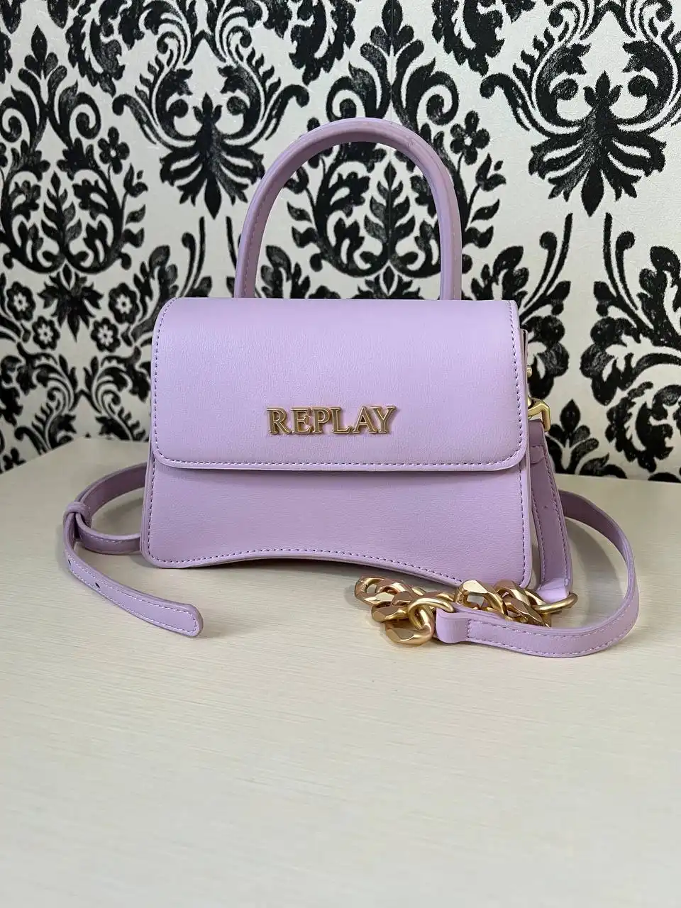 Продажа оригинальных сумок Guess и Replay