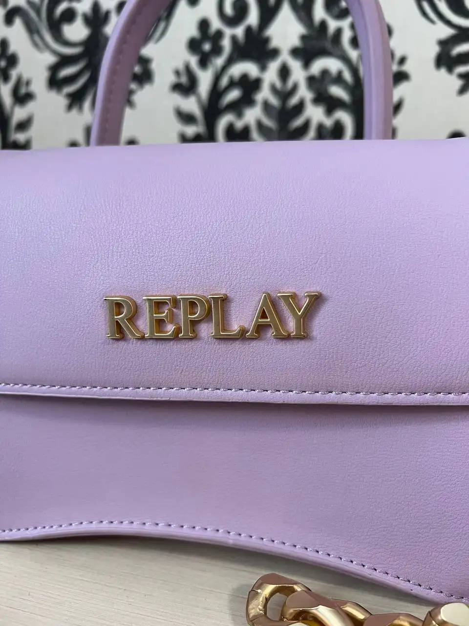 Продажа оригинальных сумок Guess и Replay