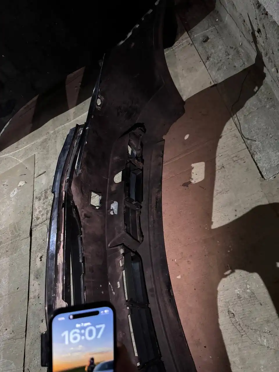 Продам передний бампер BMW E60, цвет 475