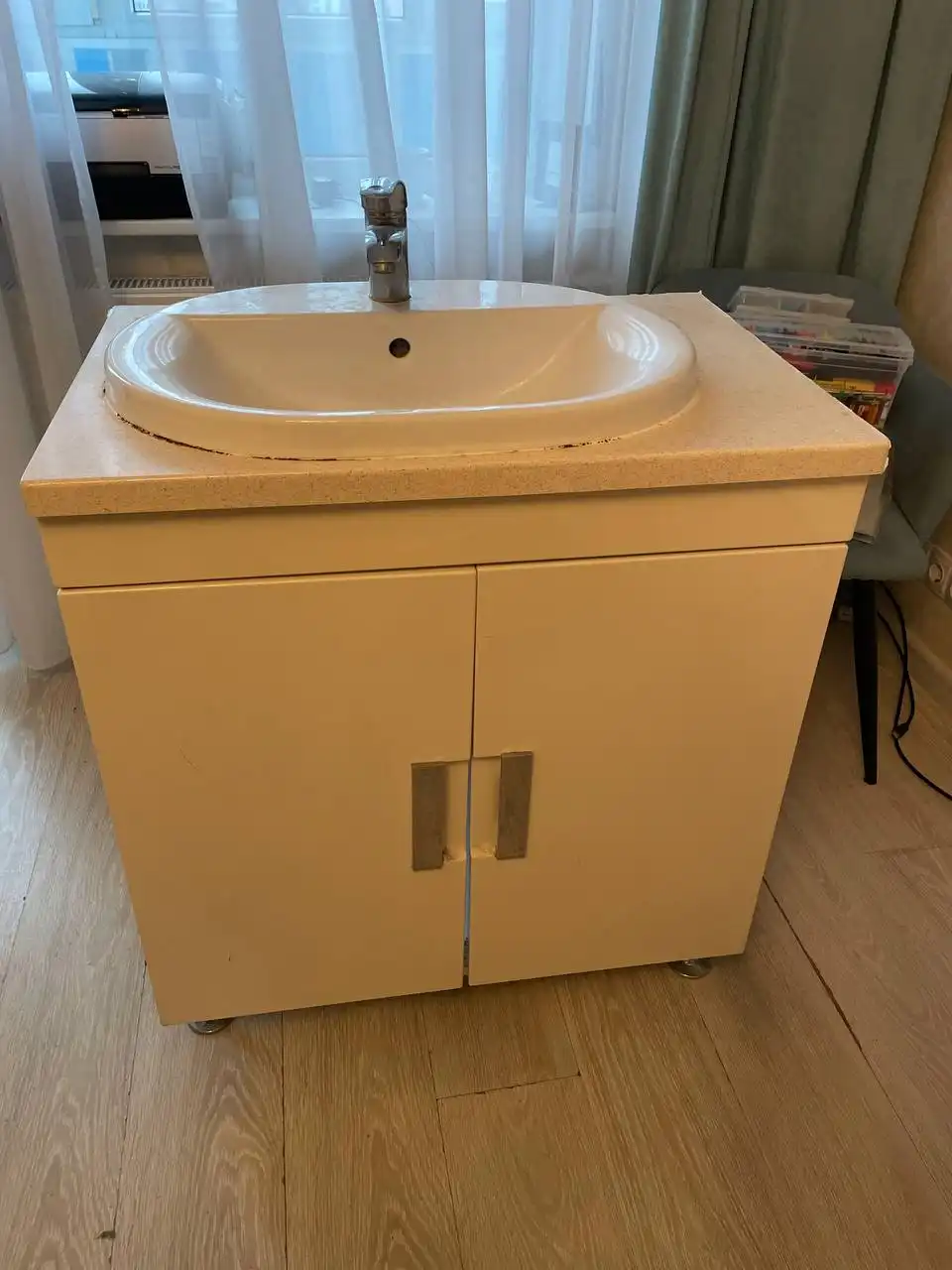 Продажа ванны, тумбы, раковины и стекла после демонтажа