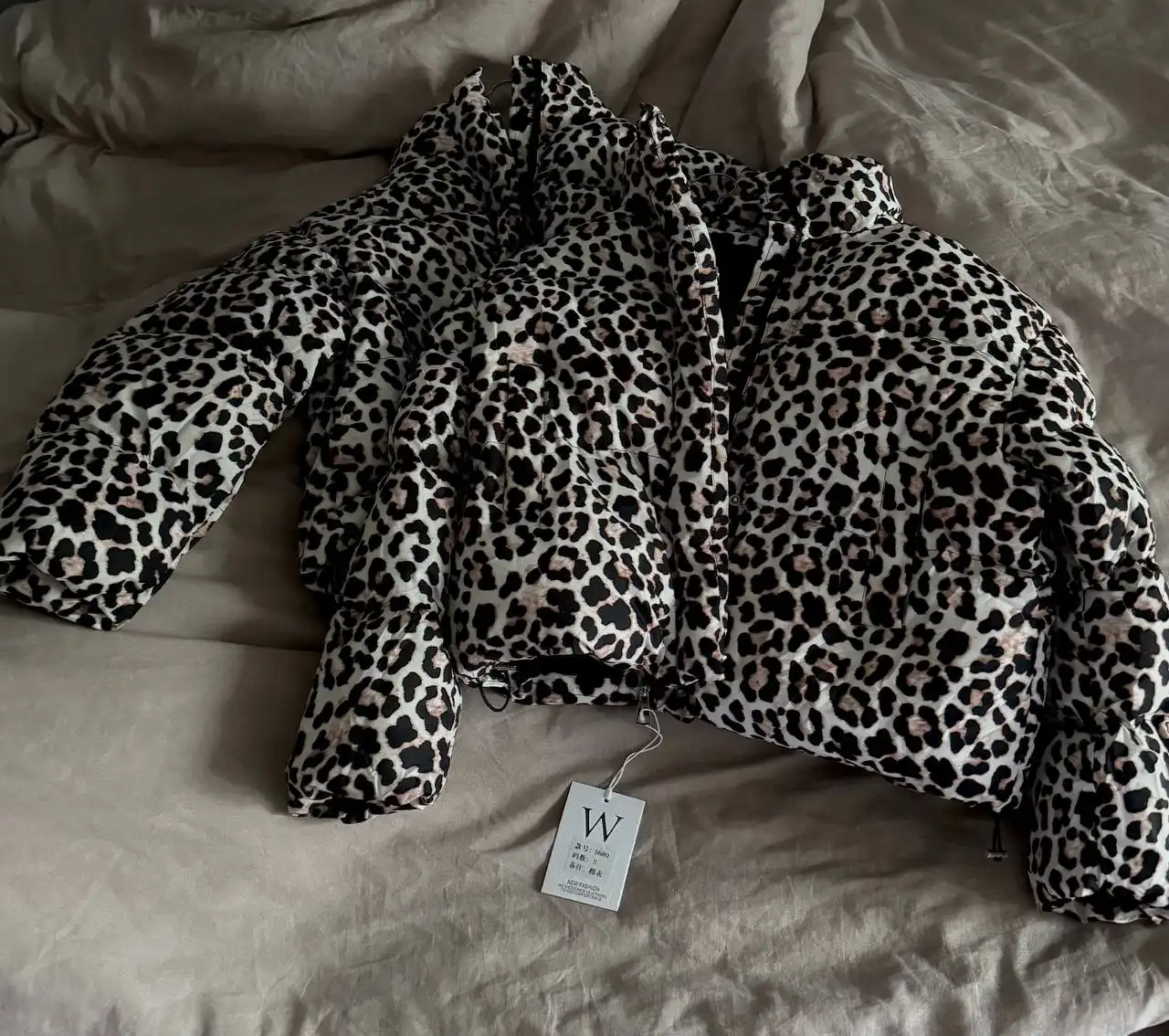 Курточка леопард на кулиске с бирками