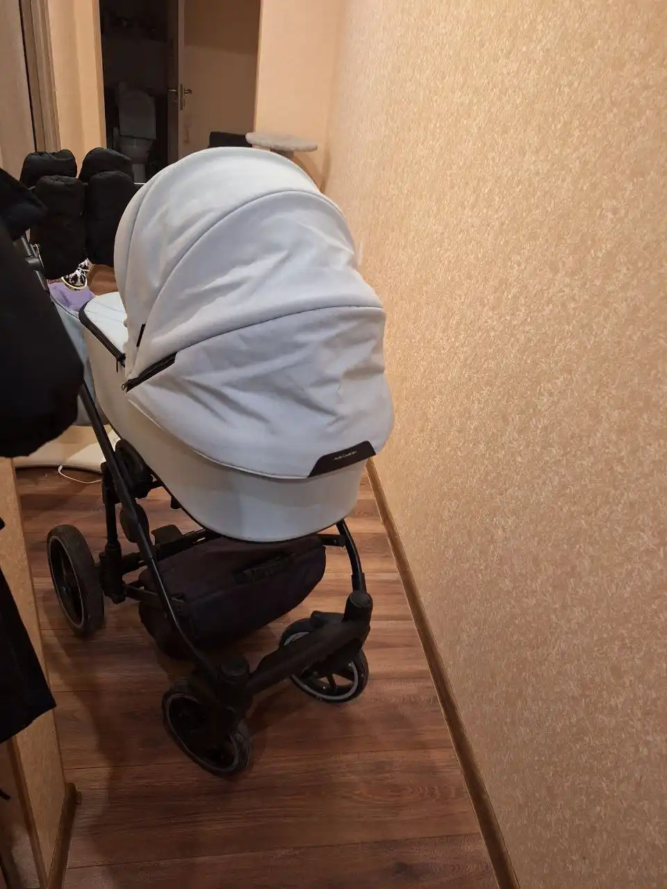 Продаётся коляска 3в1 Adamex с автолюлькой Maxi-Cozi и аксессуарами