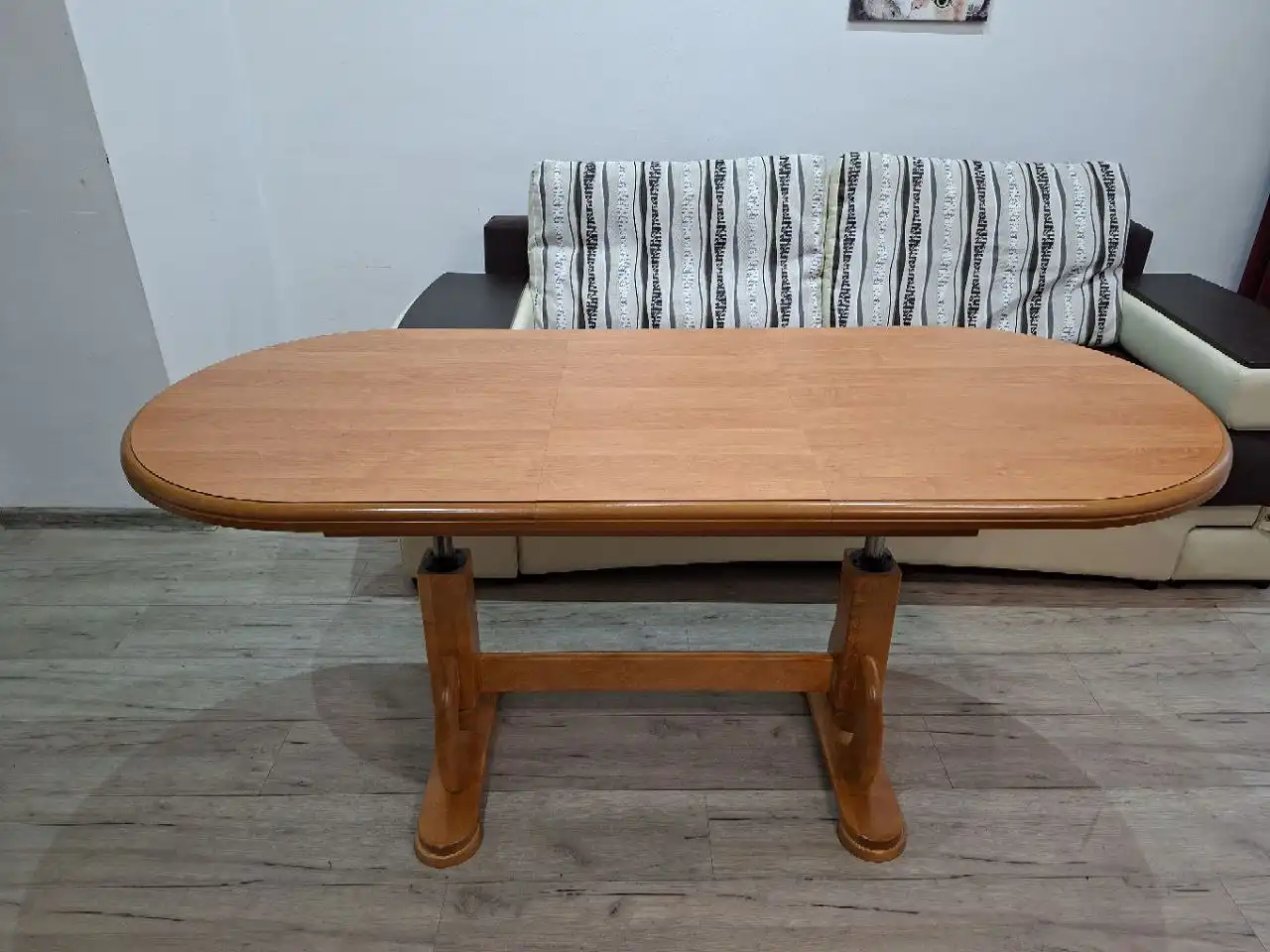 Стол из массива с подъёмным механизмом