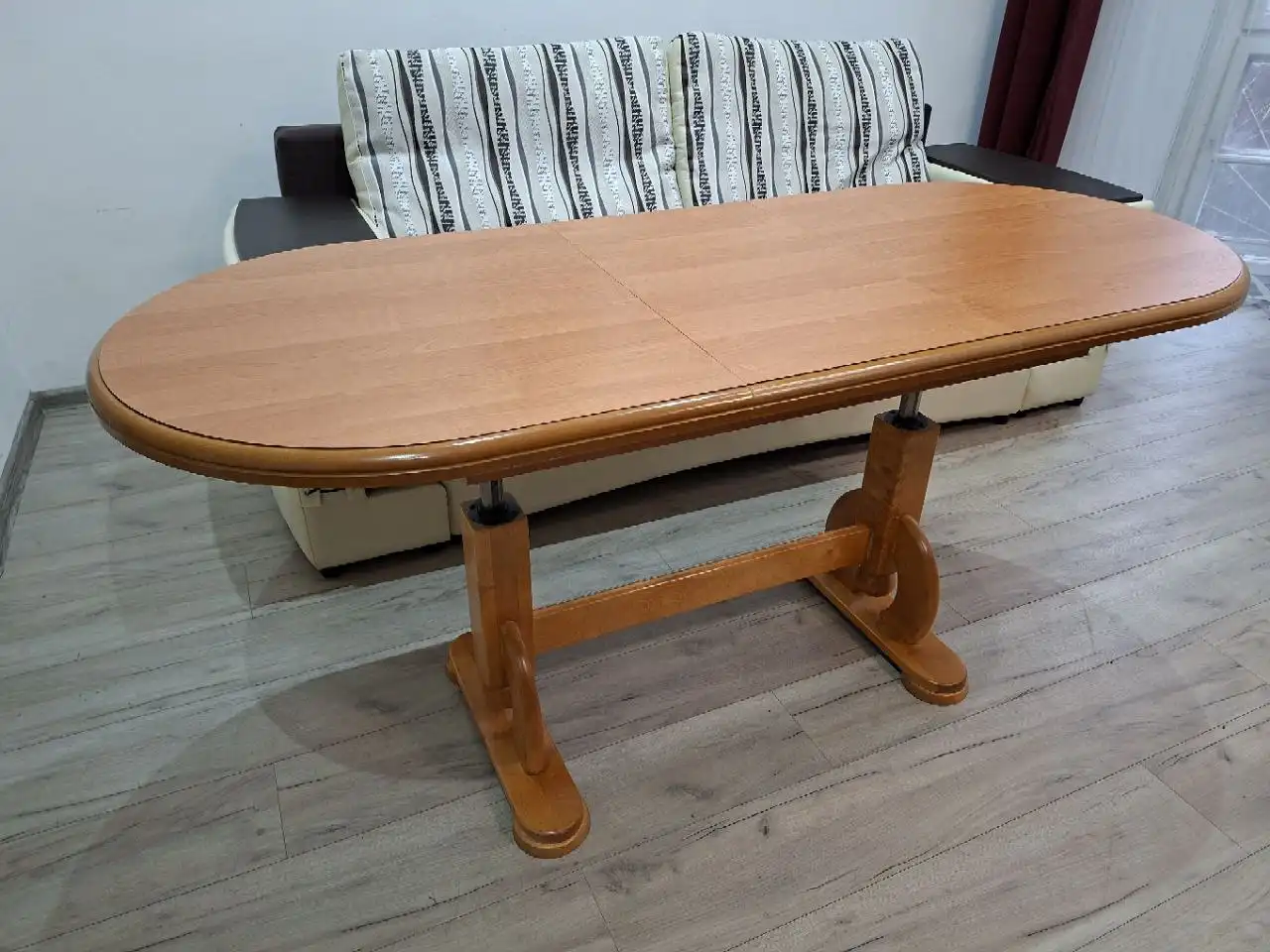 Стол из массива с подъёмным механизмом