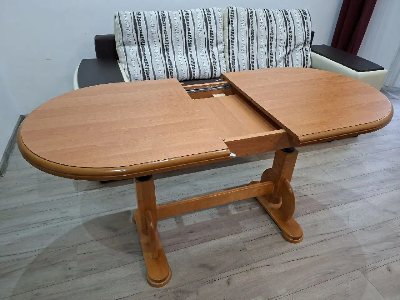 Стол из массива с подъёмным механизмом