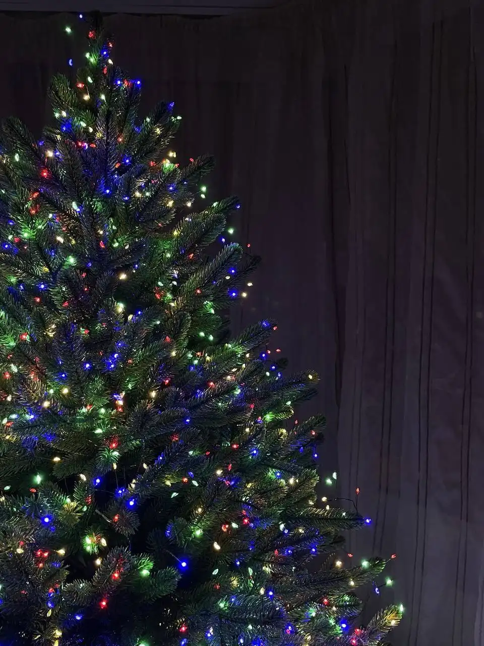 Продажа гирлянд и елочных игрушек