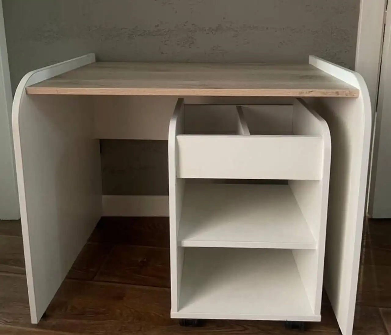 Продается стол в отличном состоянии