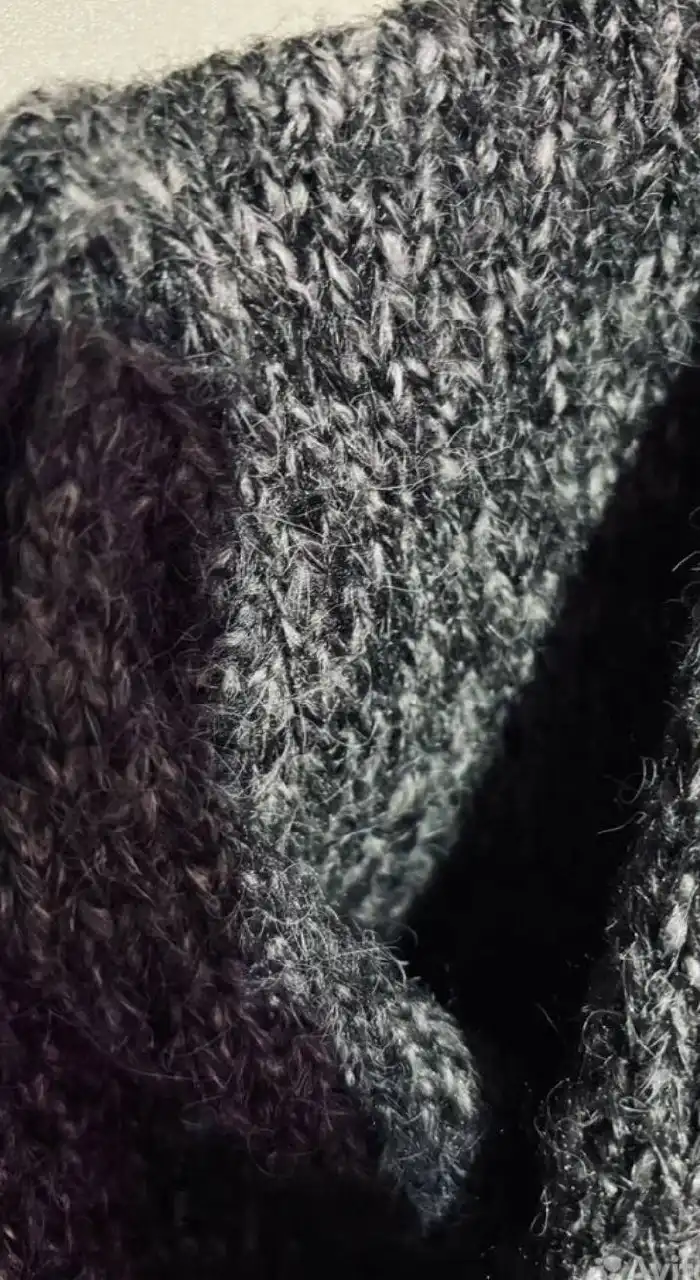 Свитер NA-KD швейцарской фирмы в идеальном состоянии