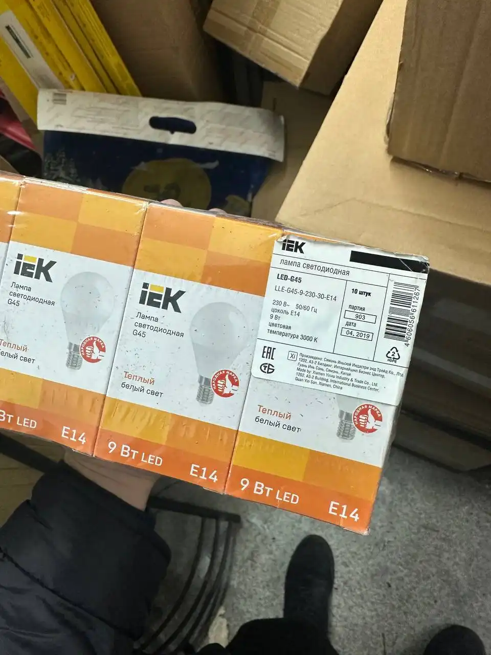 Продажа упаковок ламп для стройки