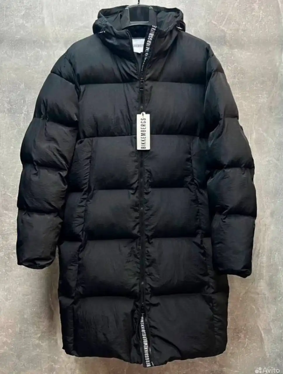 Продажа мужских курток двух моделей