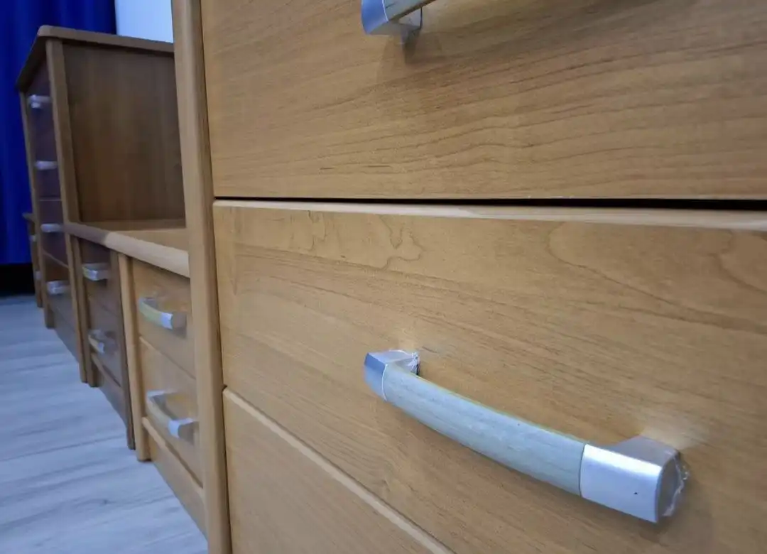 Продажа мебели: комод с тумбами и шкаф из Польши